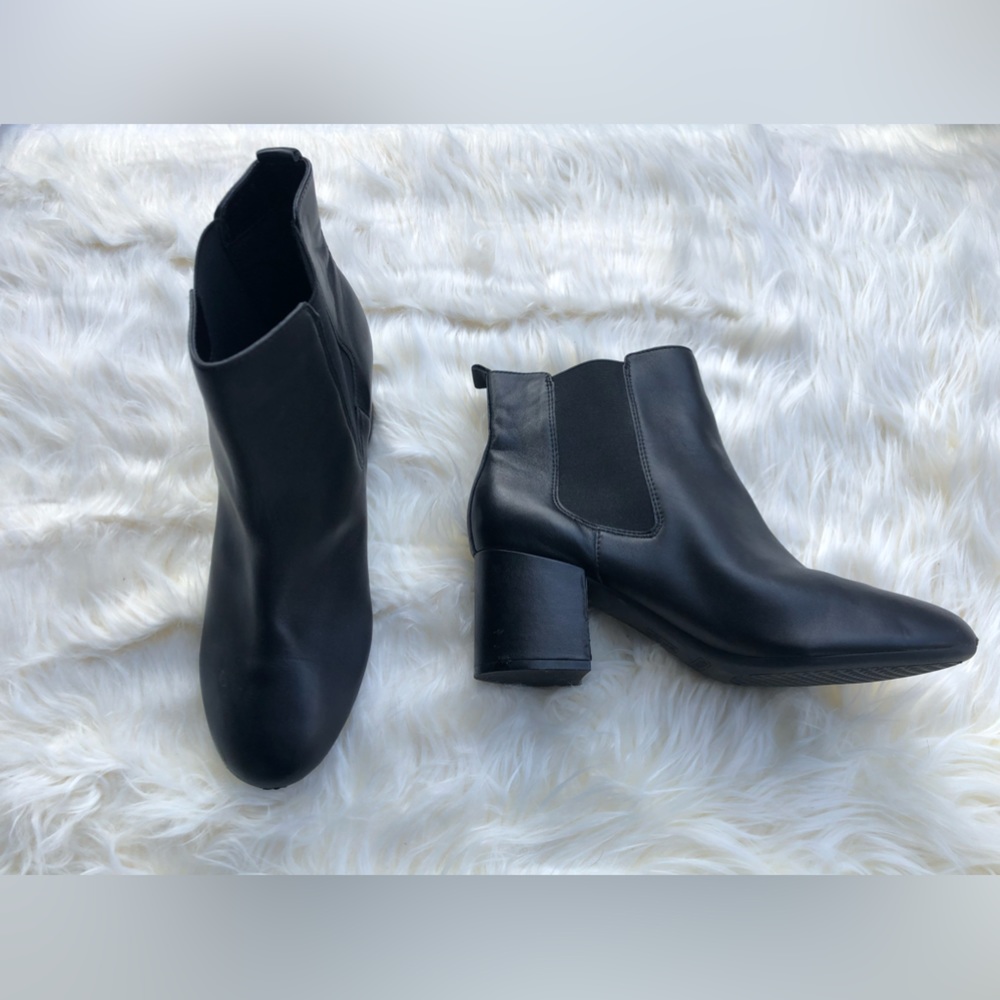 Women’s Aerosoles Black Leather Ankle Boots, Size 10